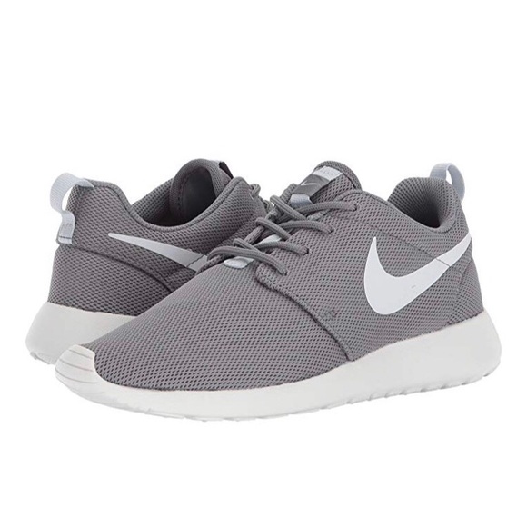 Nike Shoes - 🎉HP🎉 ☑️ NIKE (NIB) Women’s Roshe One Size 7